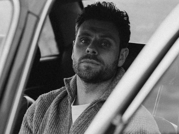 «Час змін»: Артур Логай поголив волосся на камеру