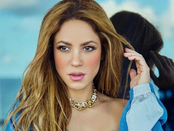 Шакіра одягла корсет під спортивний костюм і показала світлини