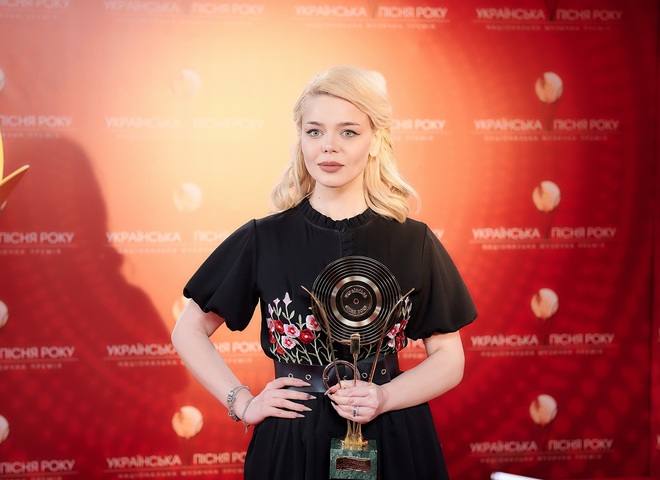 Аліна Гросу на національній премії "Українська пісня року 2020"