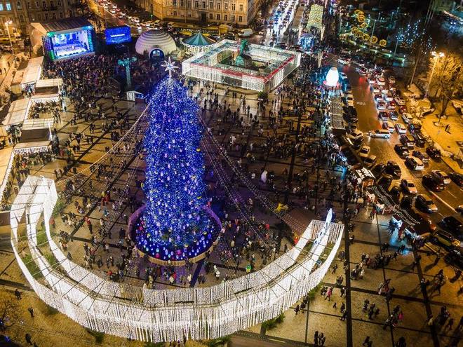 Самые красивые рождественские елки 2018: Киев
