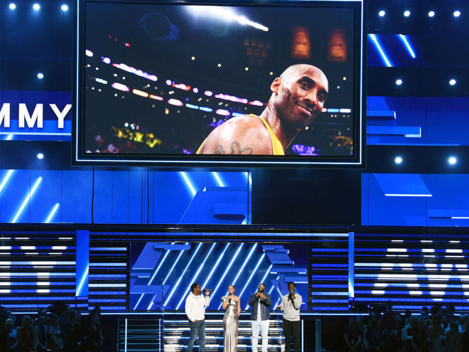 На Грэмми-2020 почтили память погибшего Коби Брайанта: видео