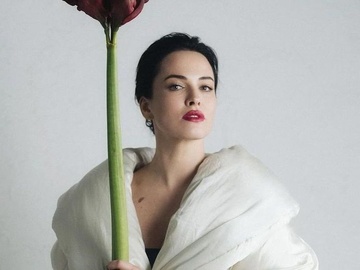 Астаф'єва в сітчастих панчохах розповіла, чому не повертається до співу