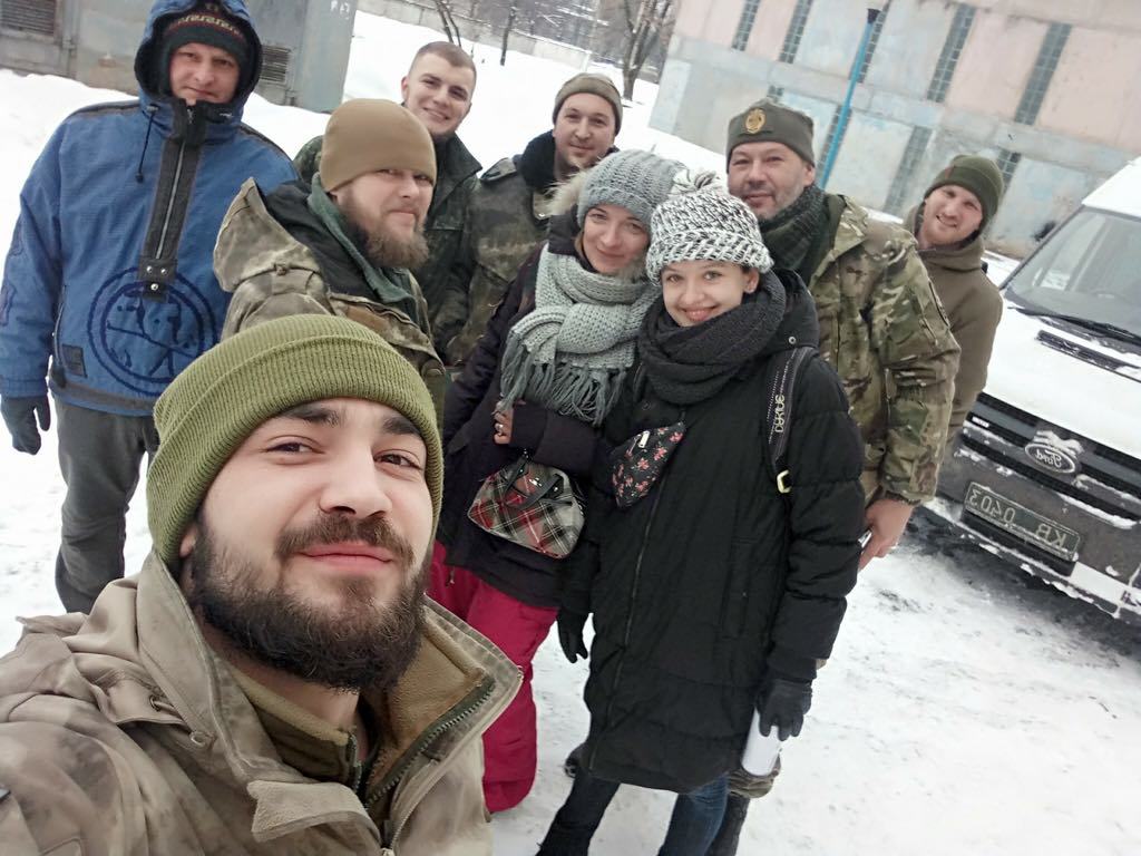 Земля блакитна, ніби апельсин бекстейдж