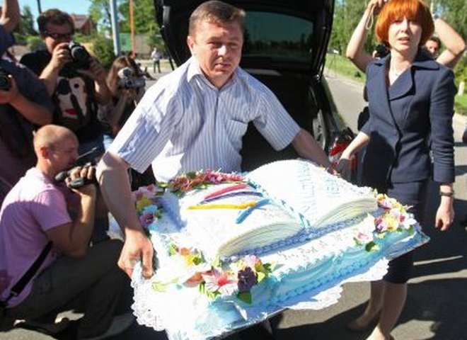 Торт від Януковича