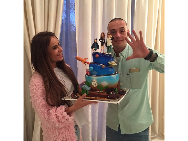 Айза Долматова