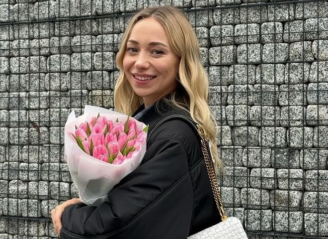 «Хто ця людина?»: Репяхова показала своє перше фото у паспорті