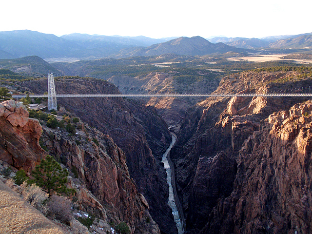 7 найбільш високих банджі-стрибків: Royal Gorge Bridge (США)