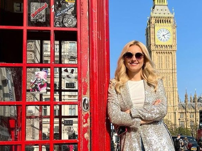«Бачили короля»: Ірина Федишин похвалилася сімейною фотосесією біля Букінгемського палацу