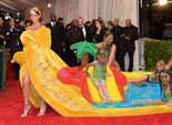 Мемы на наряд Рианны для Met Gala 2015