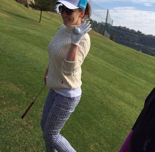 Джанабаева на поле для гольфа