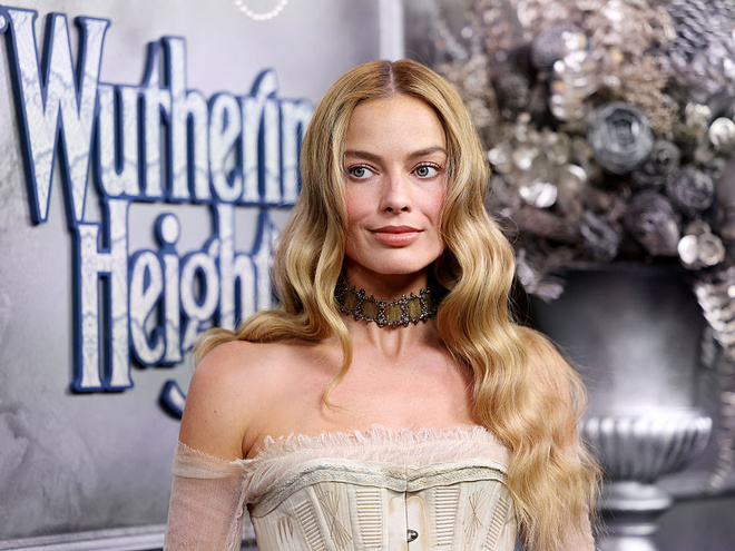 Марго Роббі відрізала довге волосся і продемонструвала нову стрижку