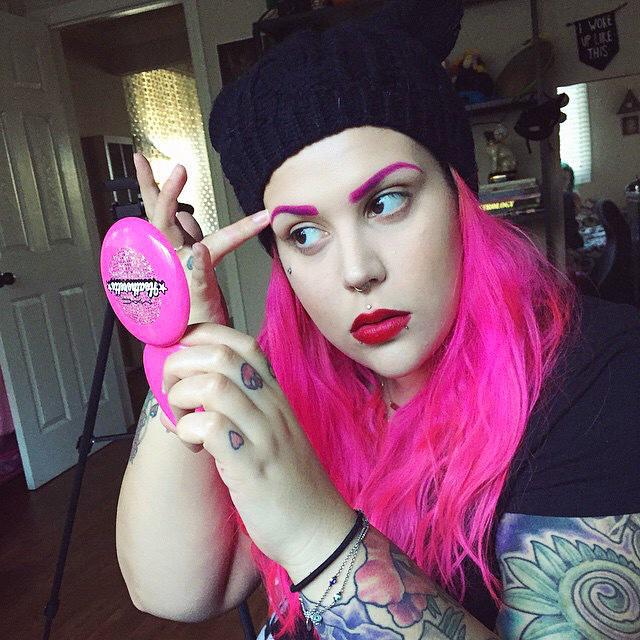 Кольорові брови