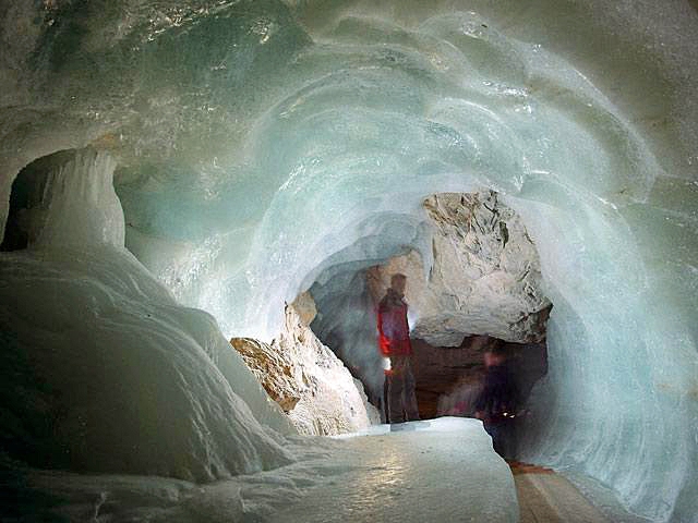 Печера Айсрізенвельт