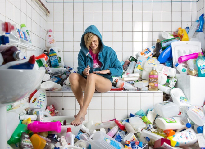 "#365 Unpacked": художник показал, как выглядит быт, если не выкидывать мусор 4 года
