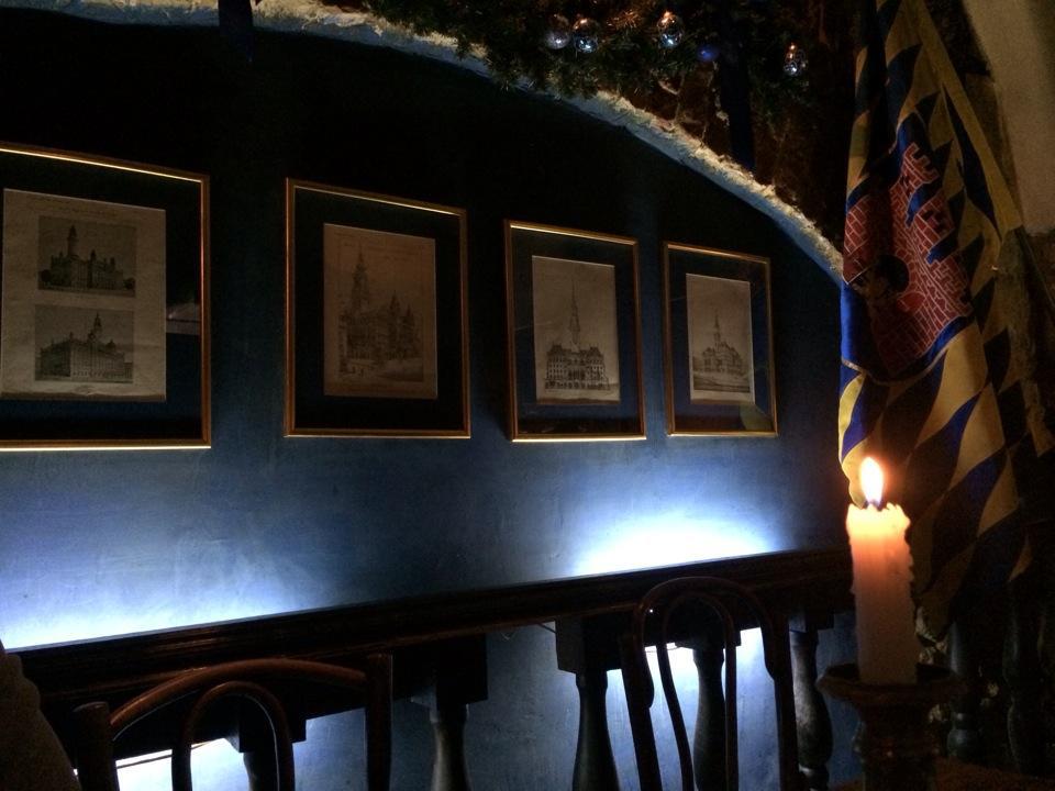 Рестораны Львова: Під синьою пляшкою