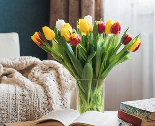 Как ухаживать за тюльпанами в вазе?