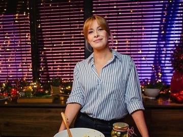 «Хочу перевезти ближче до себе»: Кравець показала рідкісне фото з батьками