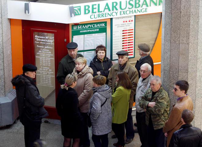 Очереди за валютой в Беларуси