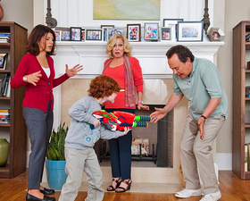 кадры из фильма "Осторожно! Предки в доме"