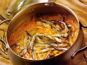 Щи из кислой капусты со снетками 