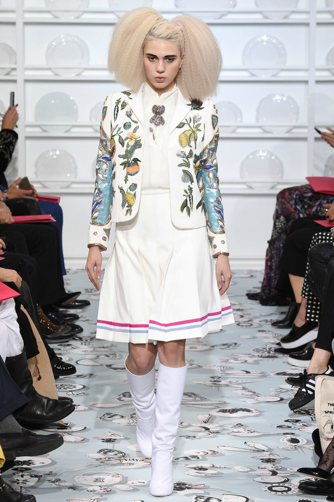 Вышивка крестом в высокой моде