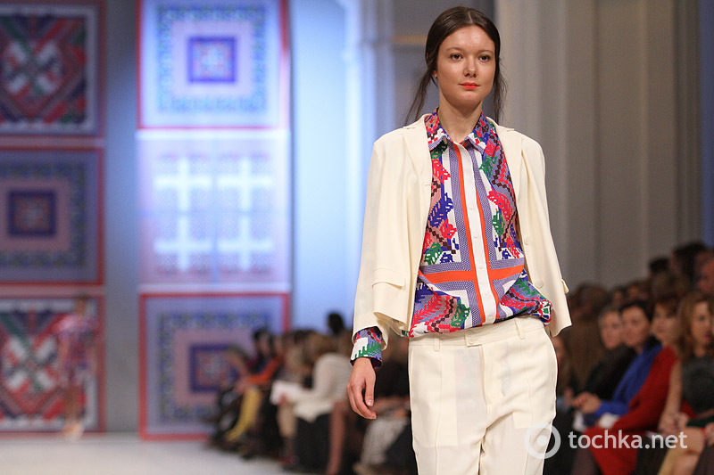 Показ POUSTOVIT 