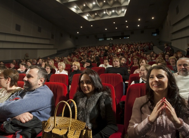 Глядачі в кінотеатрі