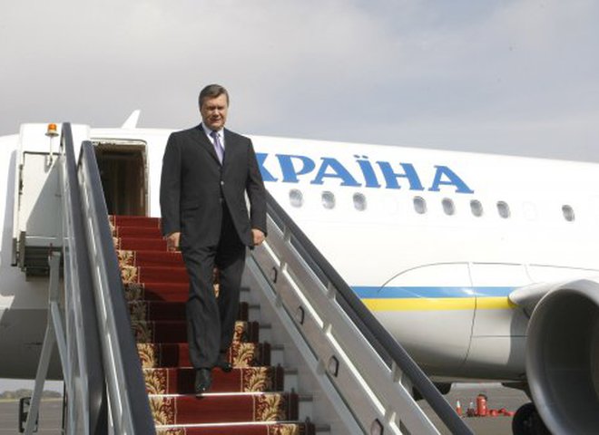 Виктор Янукович пытается вылететь в Польшу