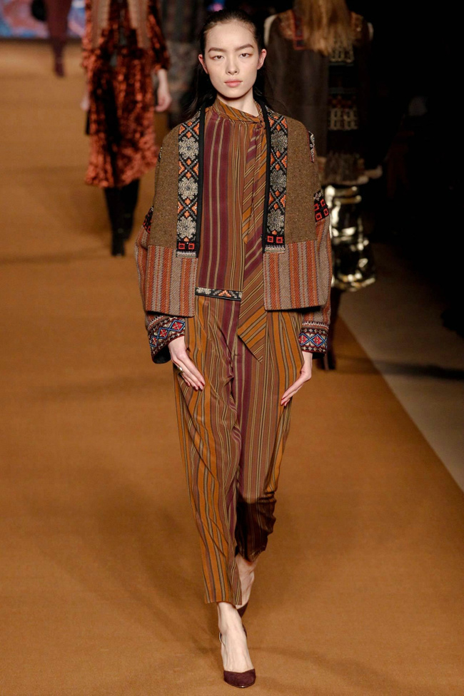 Вышивка крестом в высокой моде