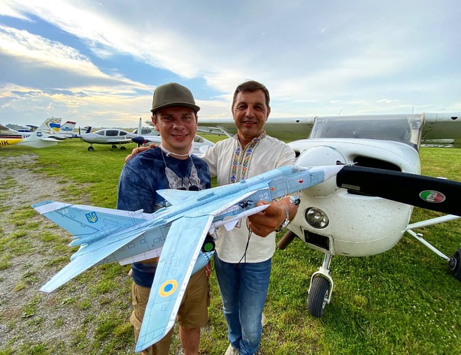 Дмитро Комаров