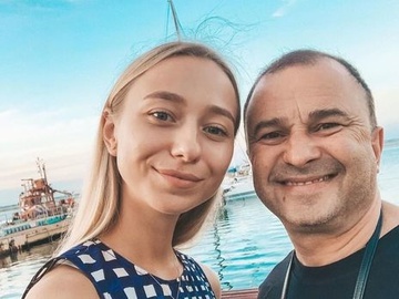 Дружина Павлика показала практичний подарунок чоловікові: Розглядав його пів години, нюхав