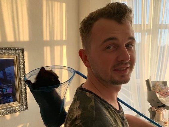 Международный день кота: актер Евгений Янович рассказал, почему взял кота из приюта