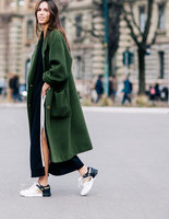 Как носить кроссовки: street-style примеры