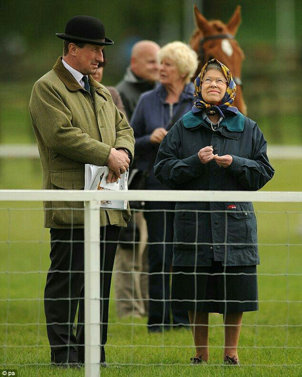 Королева тоже человек