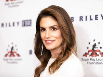 Святкування 60-річчя продовжується: Кроуфорд показалася з мамою та сестрами