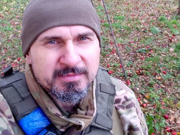 Олег Сенцов повернувся з фронту, щоб відсвяткувати день народження з маленьким сином