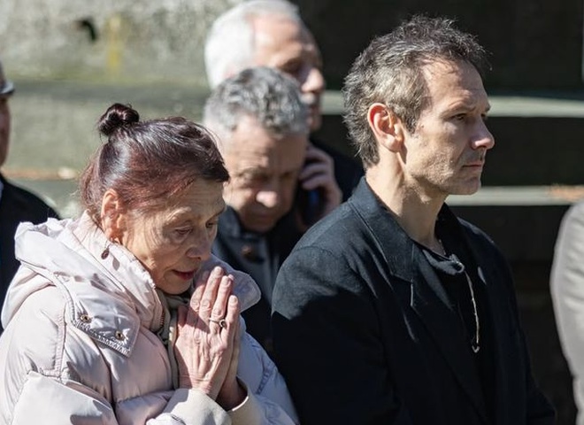 Вакарчук разом із мамою відвідав могилу батька у п'яту річницю його смерті