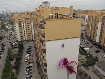 Сергій Нікітюк спустив моделей з даху висотки