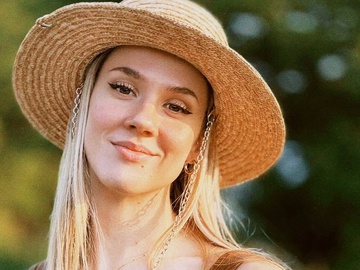 Переможниця «Супермоделі по-українськи» Гребенюк оголосила про заручини з військовим