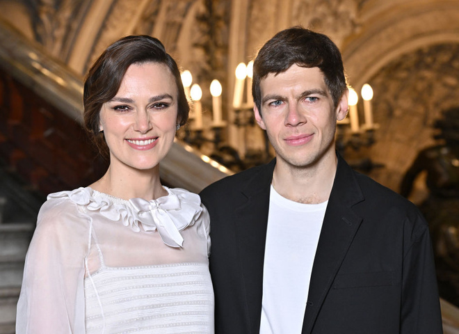 Кіра Найтлі спровокувала чутки про розлучення з чоловіком