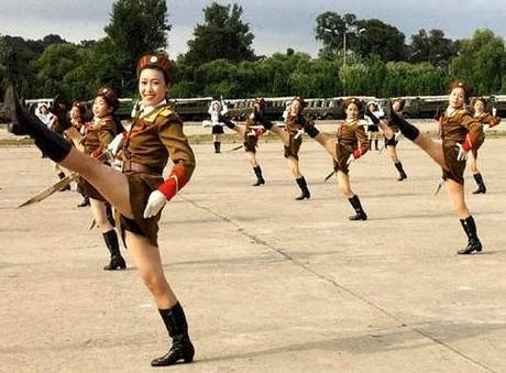 Девушки в форме
