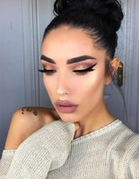 Тренд интернета: праздничный макияж, как у куклы 