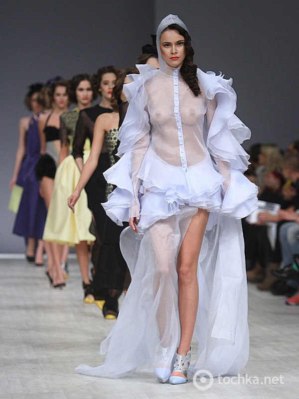 показ ANOUKI BICHOLLA