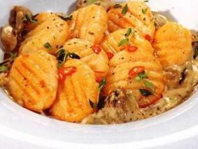 Тыквенные клецки с соусом