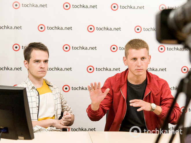 Brunettes Shoot Blondes