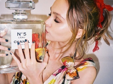 Лілі-Роуз Депп стала обличчям оновленого аромату Chanel №5