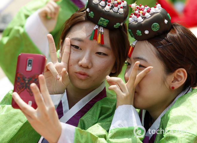 Студентки конфуцианского университета Сеула