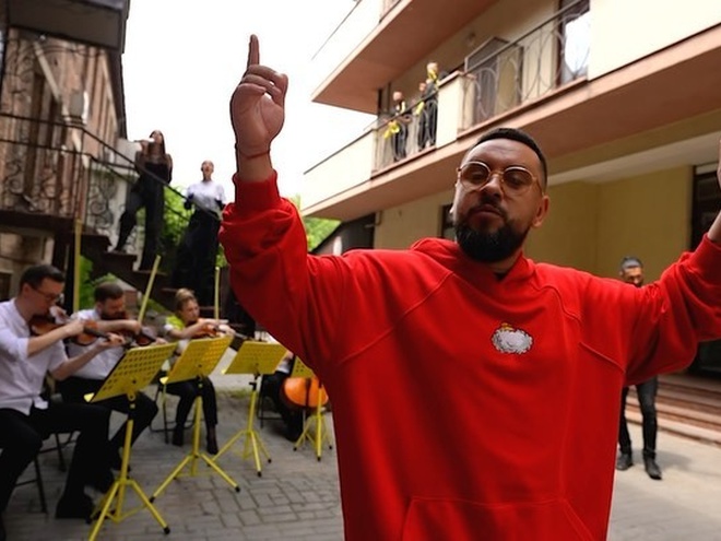 MONATIK відповів хейтерам, які називали його «втікачем» у перші місяці війни