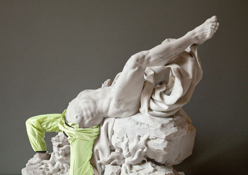 Выставка Léo Caillard. Статуи Лувра в образах хипстеров