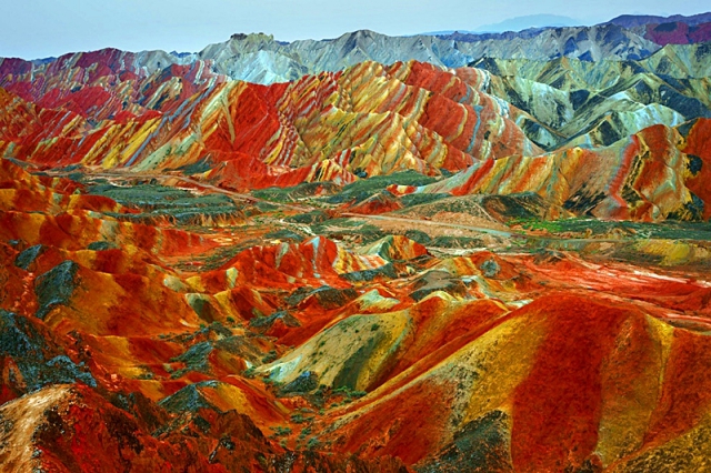 Неймовірно, але факт: кольорові гори Китаю